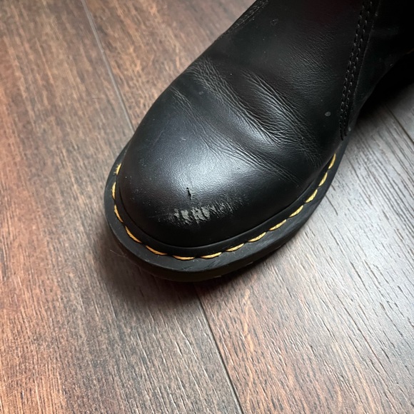 Black Dr Martens Chelsea boot - Picture 3 of 6